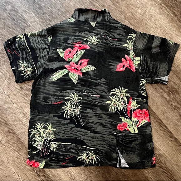 89’s Vintage OP Tropical Hawaiian Black and Red Shirt - Picture 2 of 5